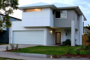 Petrie Beach Holiday Home